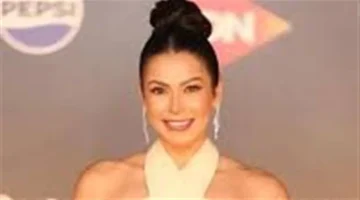 لقاء الخميسي تخطف الأنظار بإطلالة جريئة في مهرجان الجونة